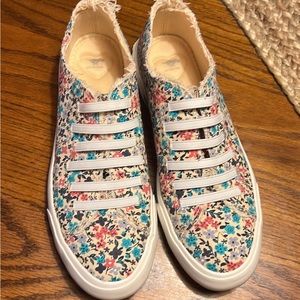 Women’s floral size 10 Rocket Dog shoes